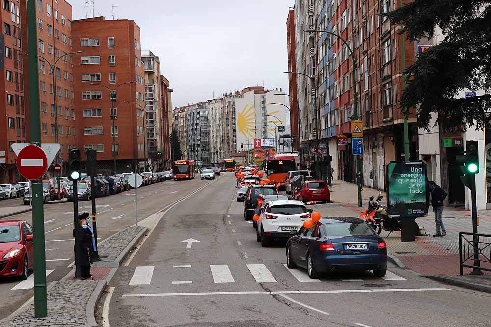 Fotos: Una caravana de coches contra la Ley Celaá recorre las calles de Burgos