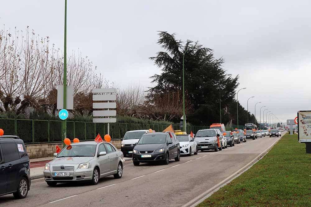 Fotos: Una caravana de coches contra la Ley Celaá recorre las calles de Burgos