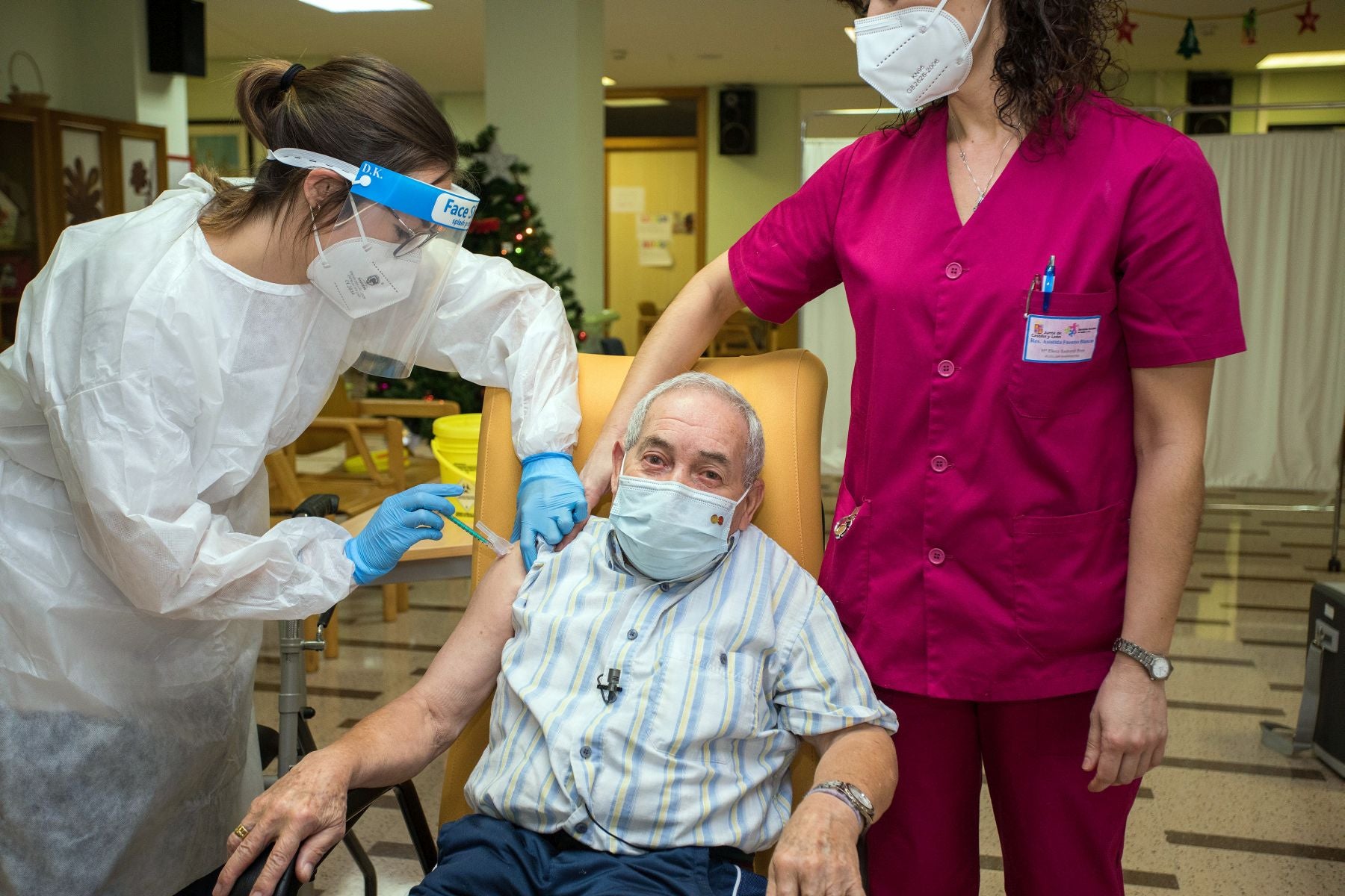 Fotos: Primera vacunación contra la covid en Burgos