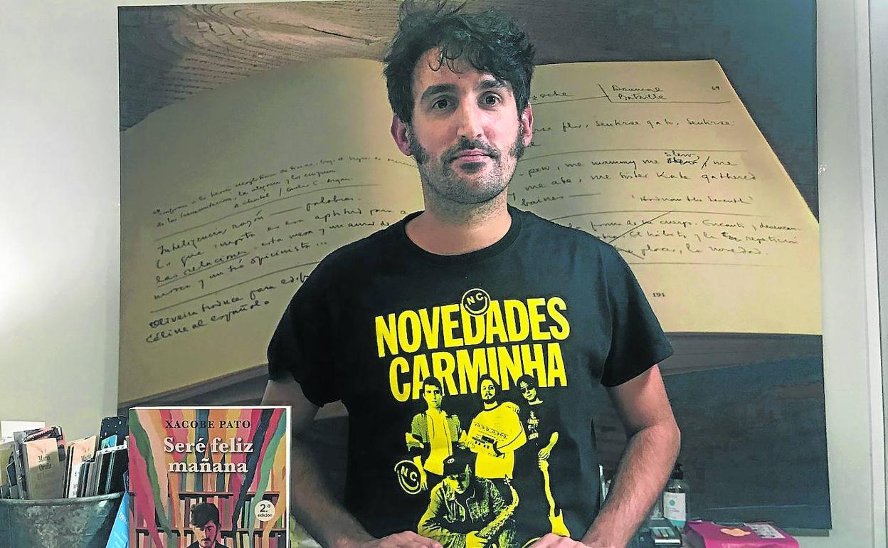 Xacobe Pato, librero y diarista, trabaja en la librería compostelana Cronopios. 