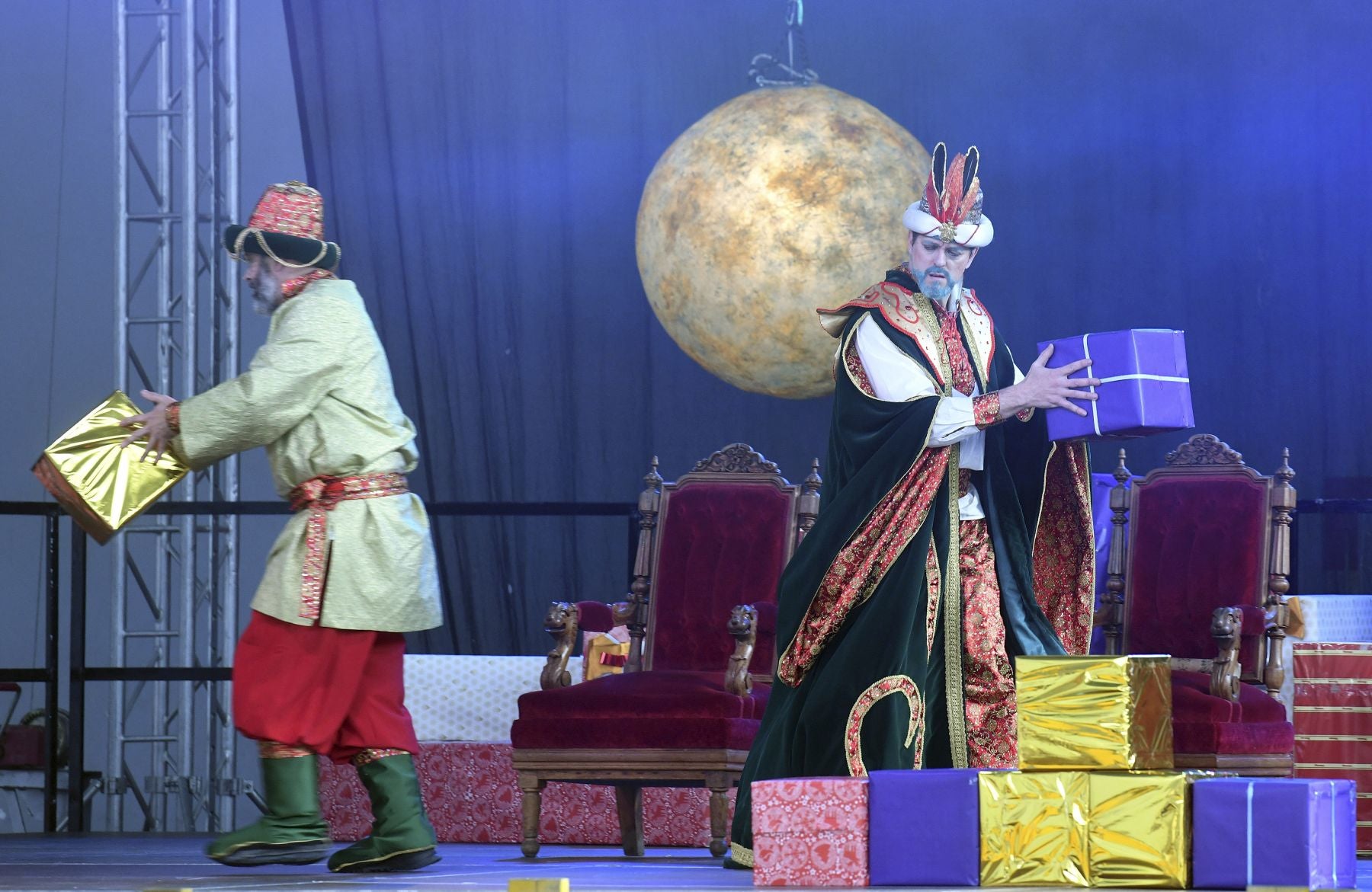 Fotos: Los Reyes Magos visitan Burgos a pesar de la pandemia