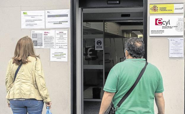 El año de la pandemia destruye 16.522 empleos y envía al paro a 28.832 personas