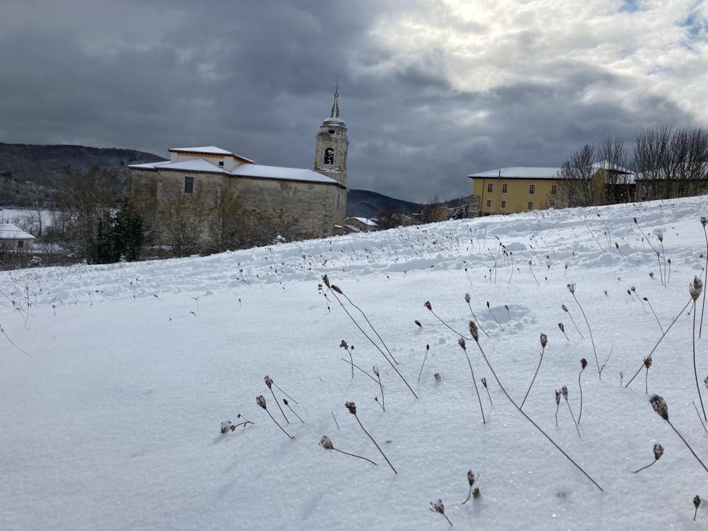 La nieve está dejando estampas espectaculares en la provincia, como esta de Extramiana. 