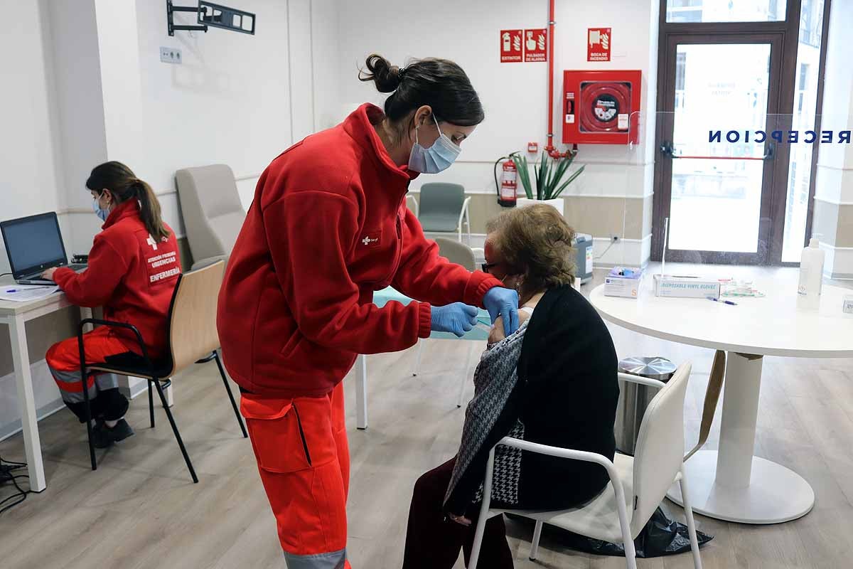 Jornada de vacunación contra la covid-19 en la residencia Clece Vitam de Burgos. 