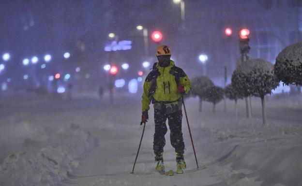 La nevada del siglo aísla Madrid y colapsa media España