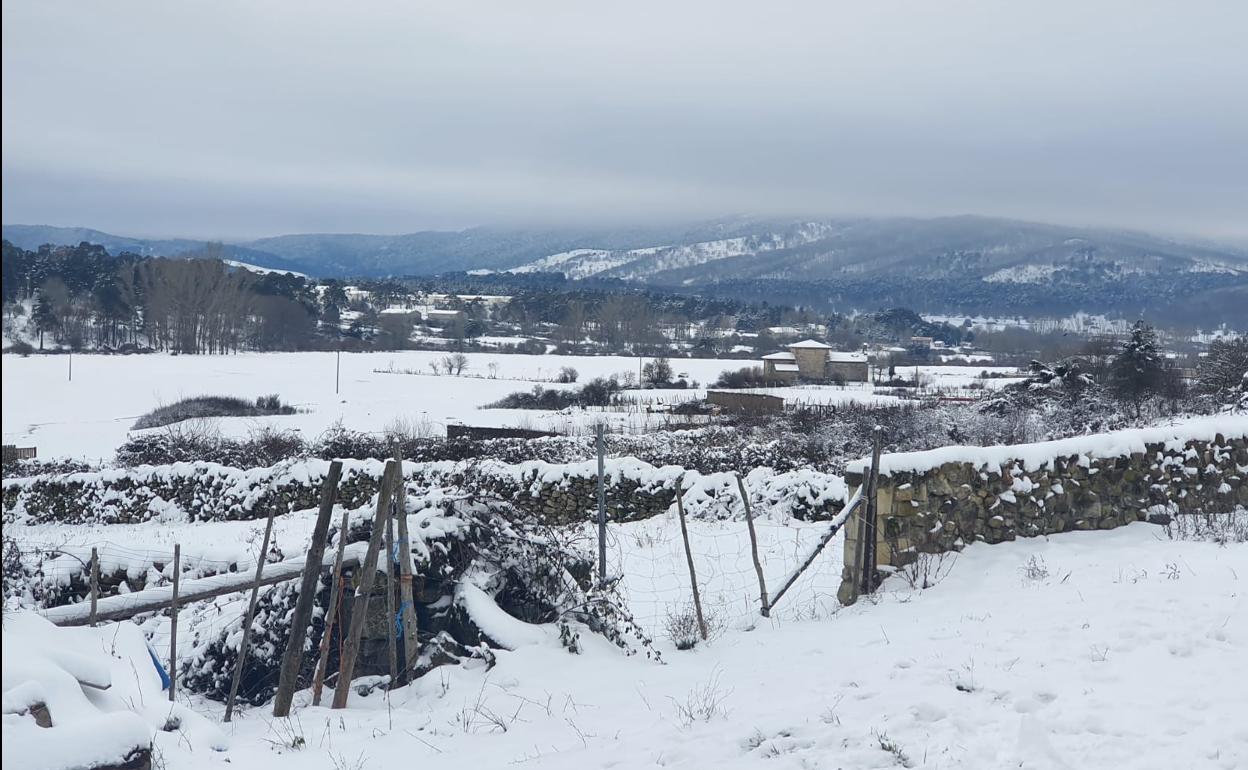 Imagen de la nieve caída días atrás en Quintanar de la Sierra.