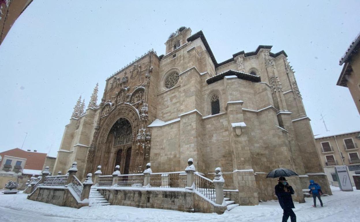 La nieve ha llegado a Aranda.