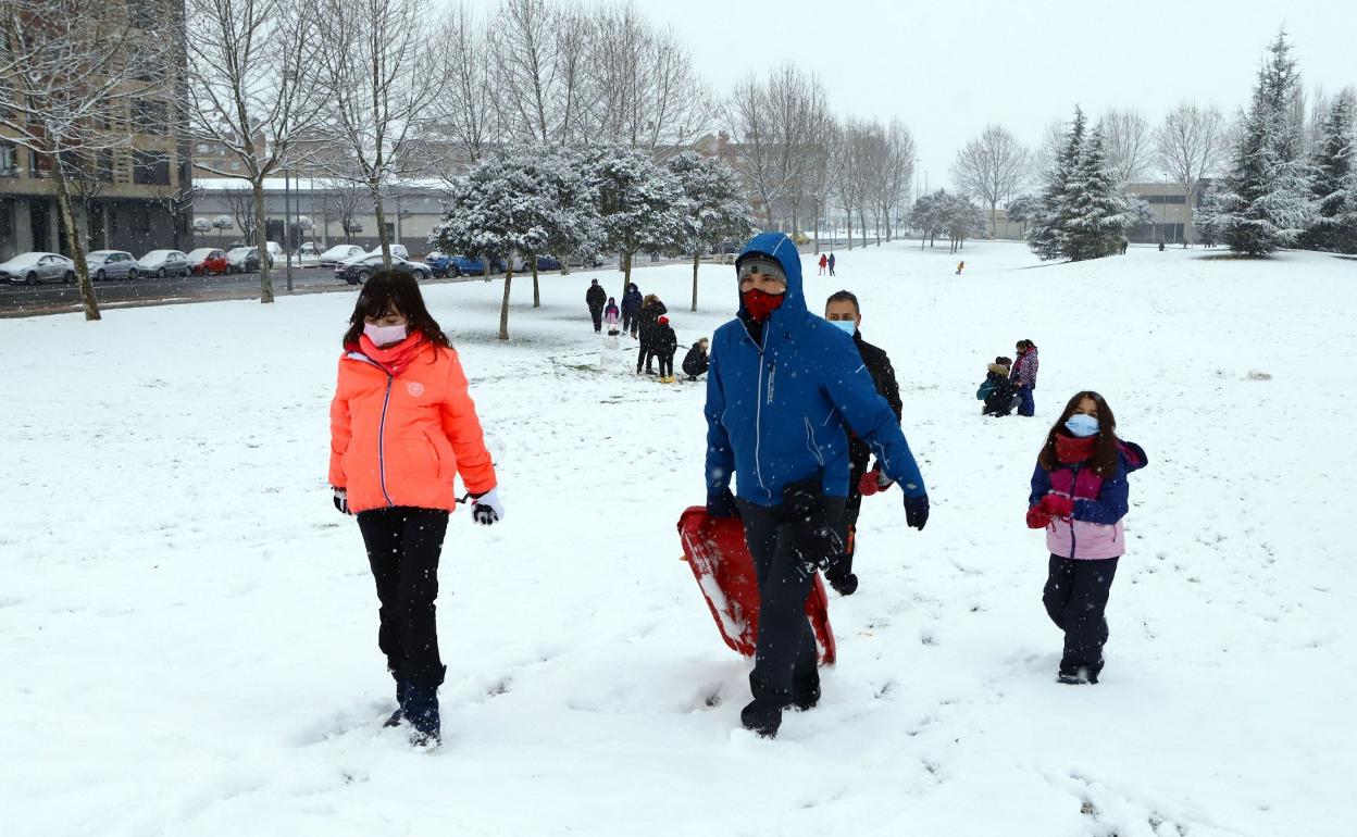 Miranda de Ebro no se ha librado de la nieve, pero apenas ha registrado complicaciones. 