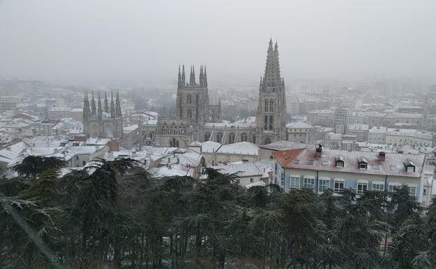 La nieve se asoma a Burgos y empieza a ocasionar problemas al tráfico