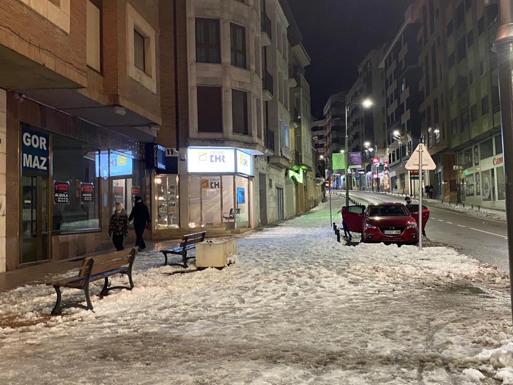 Fotos: Aranda mantiene nieve en las calles tras el paso de Filomena