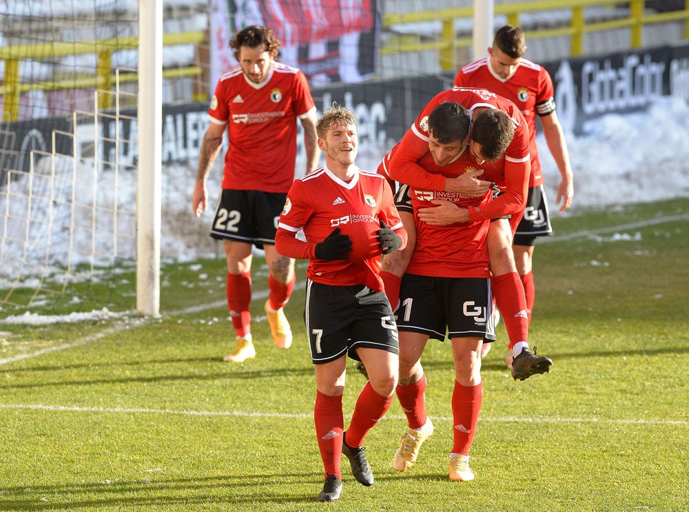 Fotos: El Burgos CF golea al Real Oviedo B