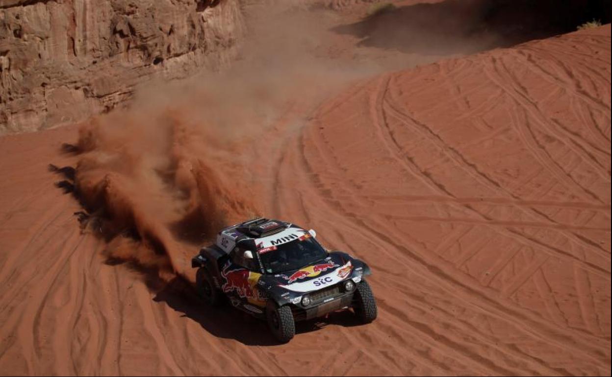 El Mini de Carlos Sainz, durante la cotava etapa del Dakar 2021.