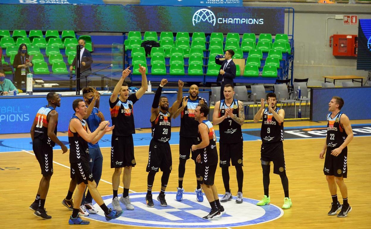 Los jugadores del San Pablo celebran la victoria ante el Oostende.