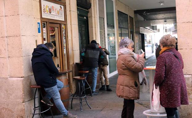 Frío y dudas en otra nueva mañana de restricciones para la hostelería