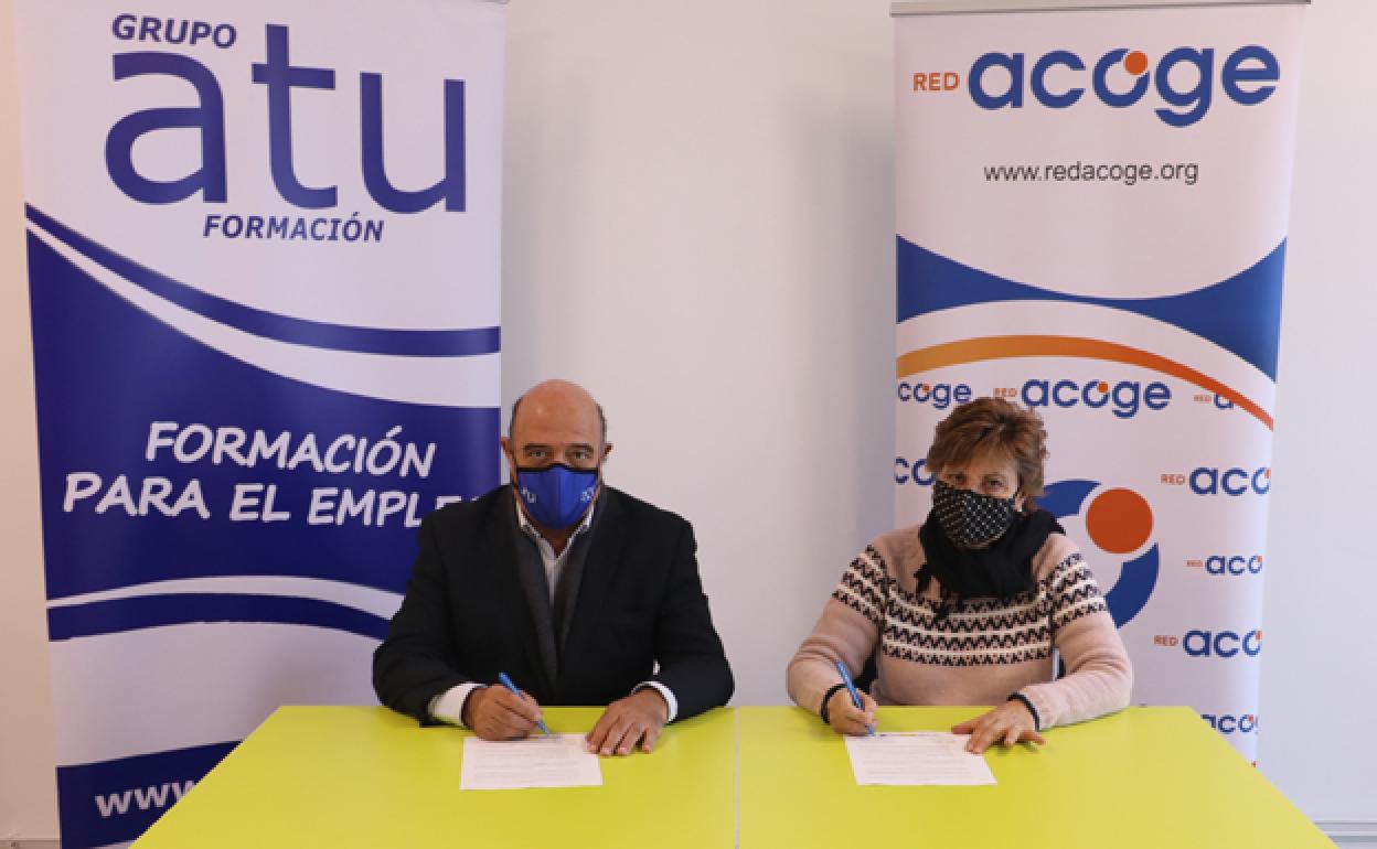 Firma del convenio entre la Federación Red Agoce y el Grupo ATU. 