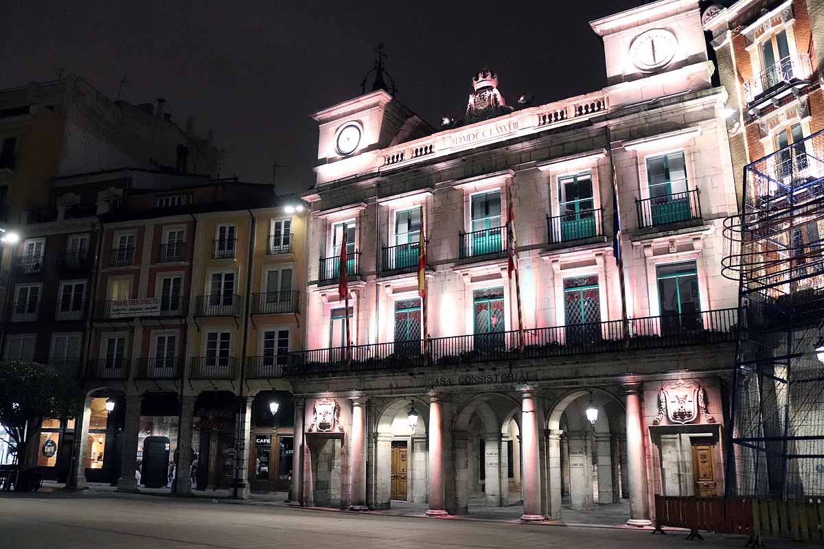 Los burgaleses se recogen a sus hogares a las 20:00 horas mientras la Policía ejercía una labor informativa.