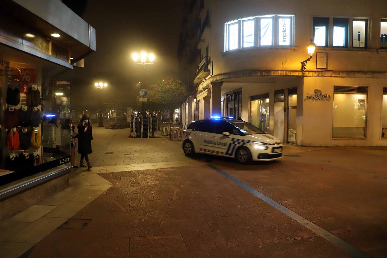 Los burgaleses se recogen a sus hogares a las 20:00 horas mientras la Policía ejercía una labor informativa.