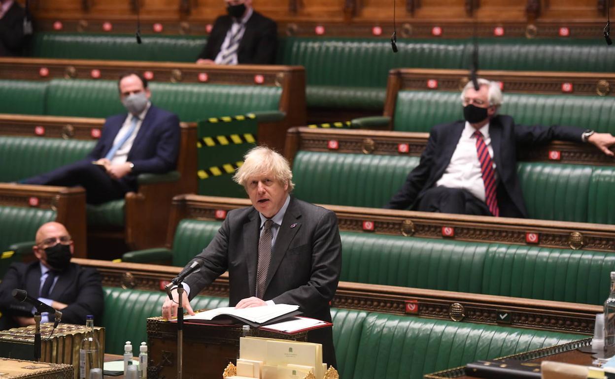 Johnson comparece en el Parlamento británico.