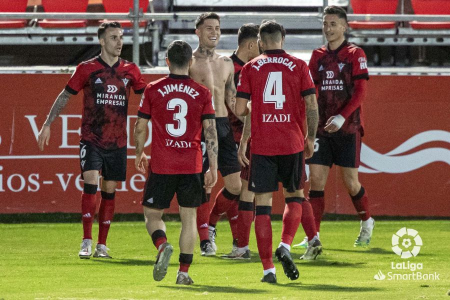 Fotos: El Mirandés se reencuentra con la victoria en Anduva