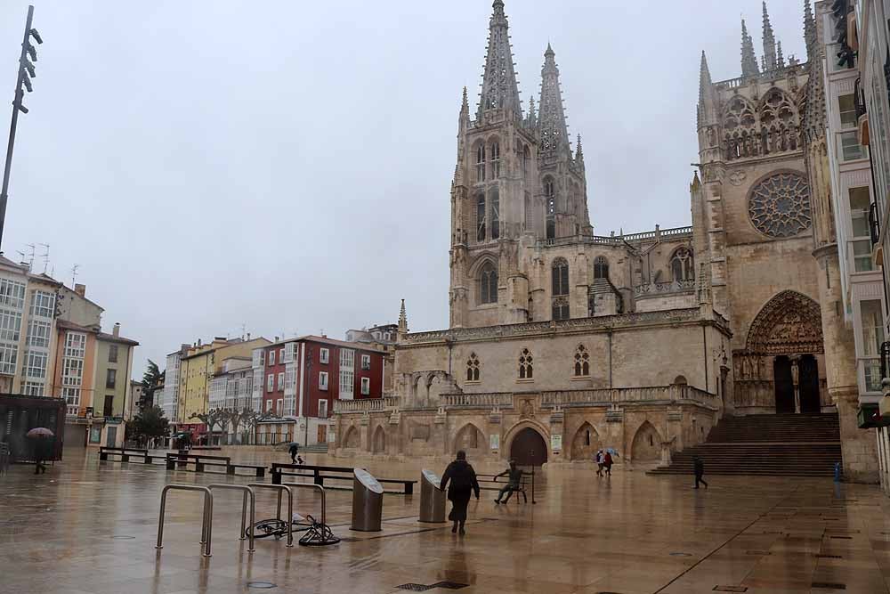 Fotos: Las calles de Burgos notan la ausencia de las fiestas por el patrón San Lesmes