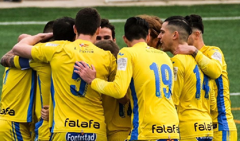 Los jugadores de la Arandina celebrando un gol. 