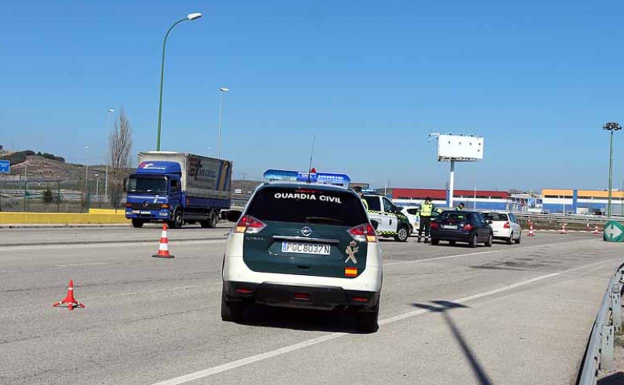 Control de la Guardia Civil durante el primer estado de alarma.