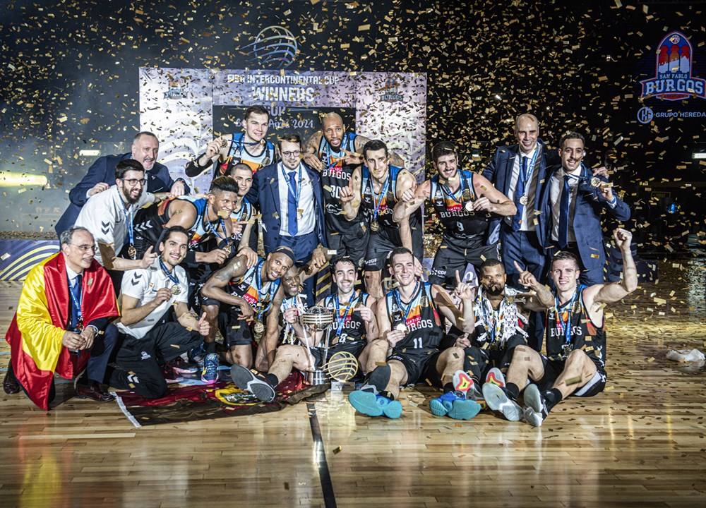 La plantilla del Hereda San Pablo celebra el título de la Copa Intercontinental.