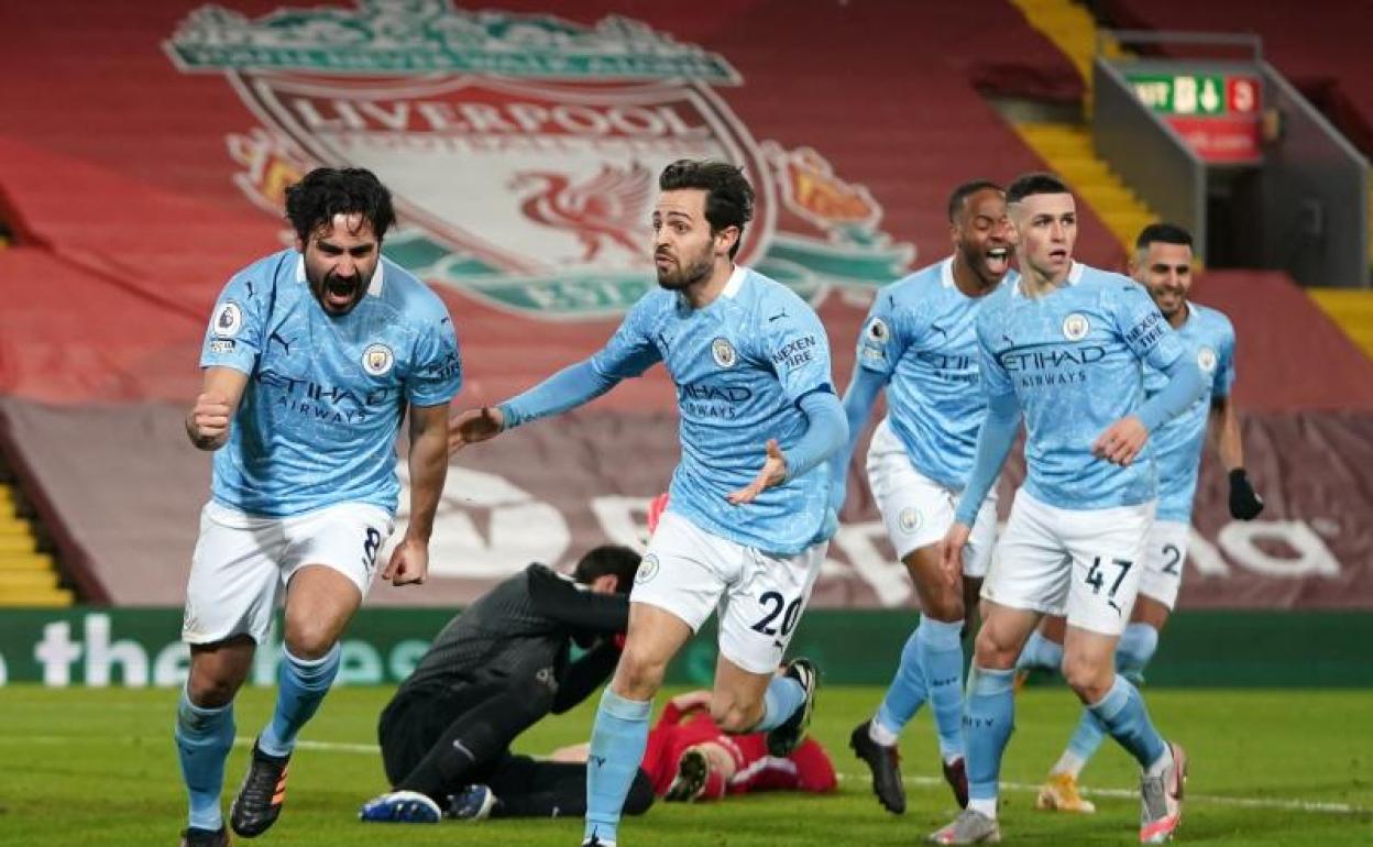 Los jugadores del Manchester City uno de los dos goles de Gündogan al Liverpool. 