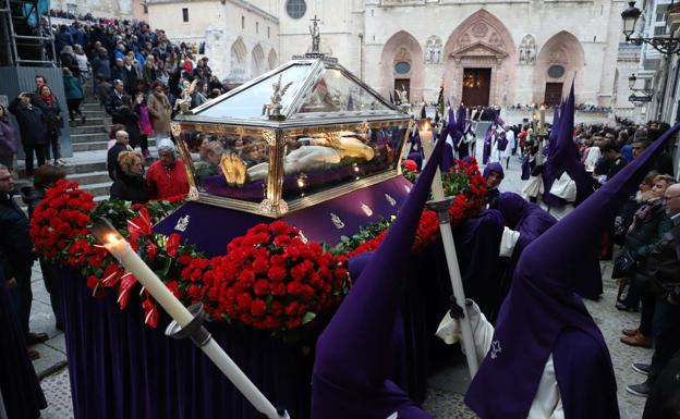 El traslado del Cristo Yacente durante la Semana Santa del 2019