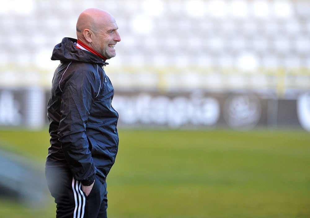 Julián Calero en el área técnica de El Plantío