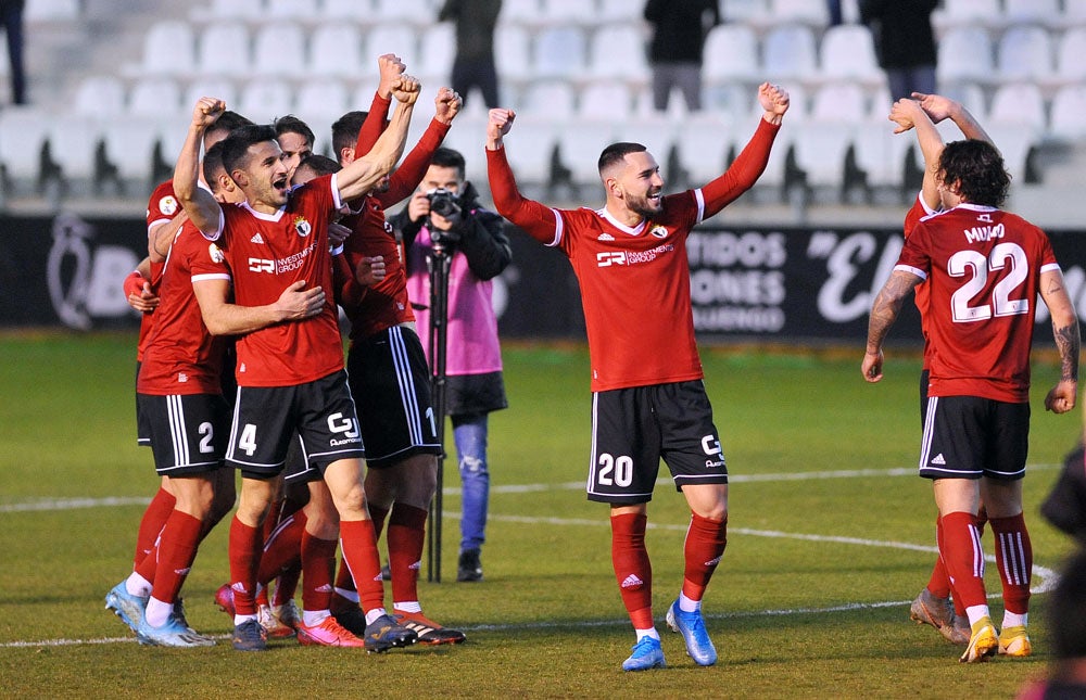 Fotos: El Burgos CF, más líder