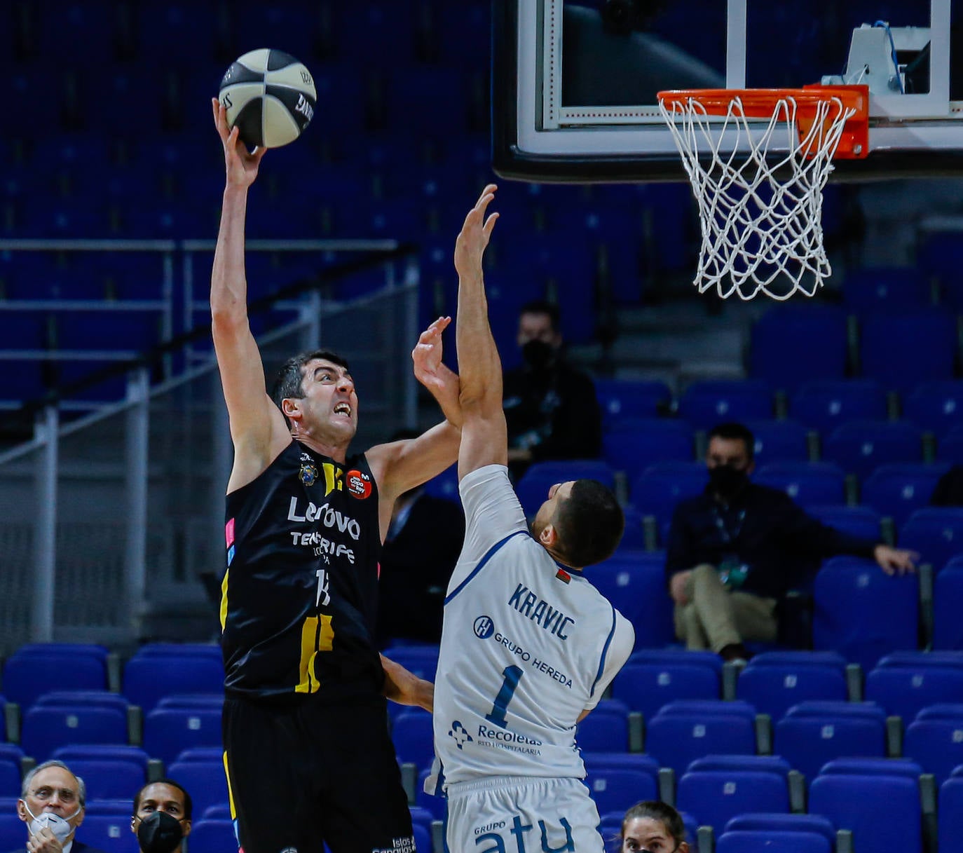 Derrota de los burgaleses ante el Lenovo Tenerife en su primer partido copero.