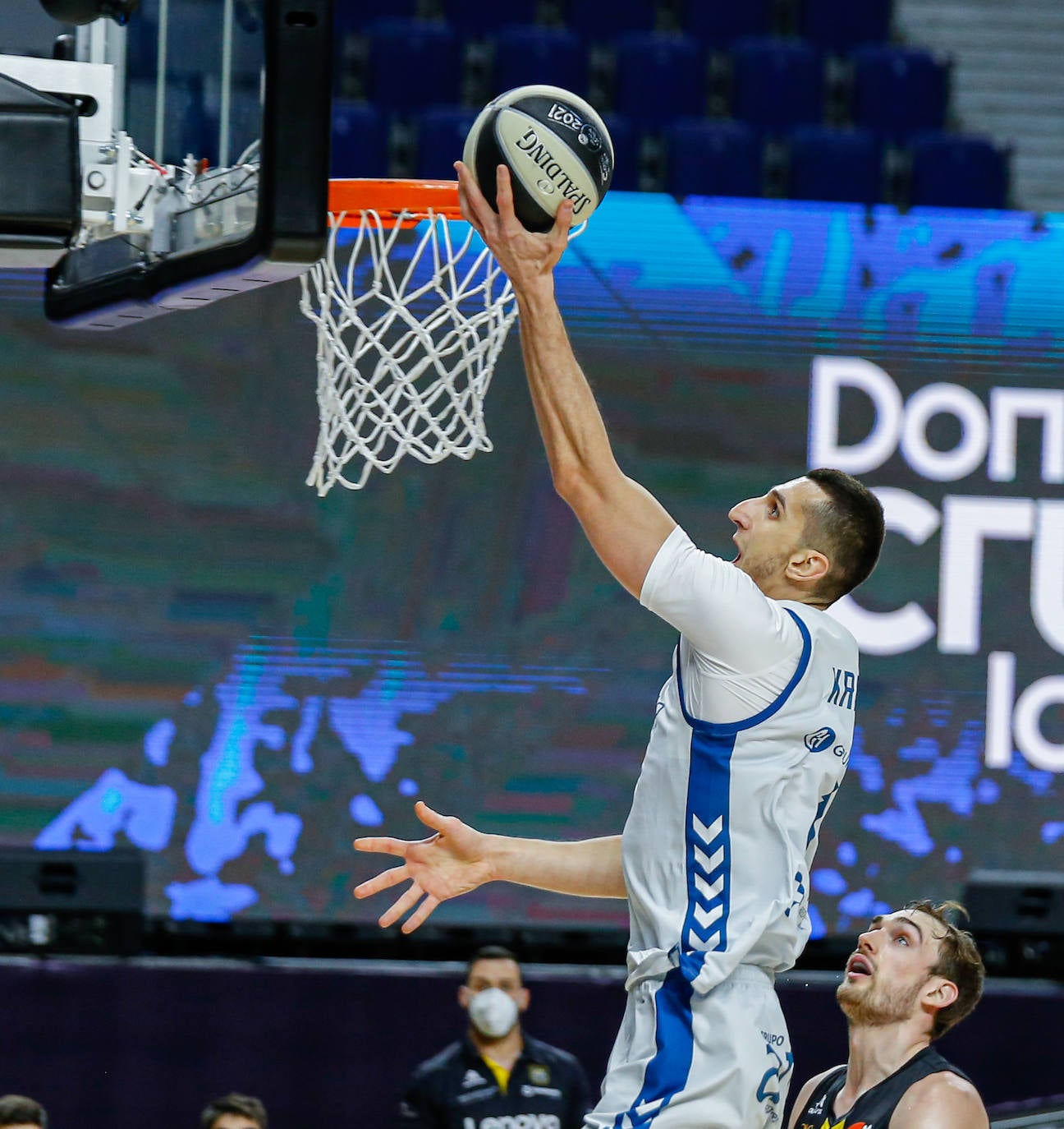 Derrota de los burgaleses ante el Lenovo Tenerife en su primer partido copero.