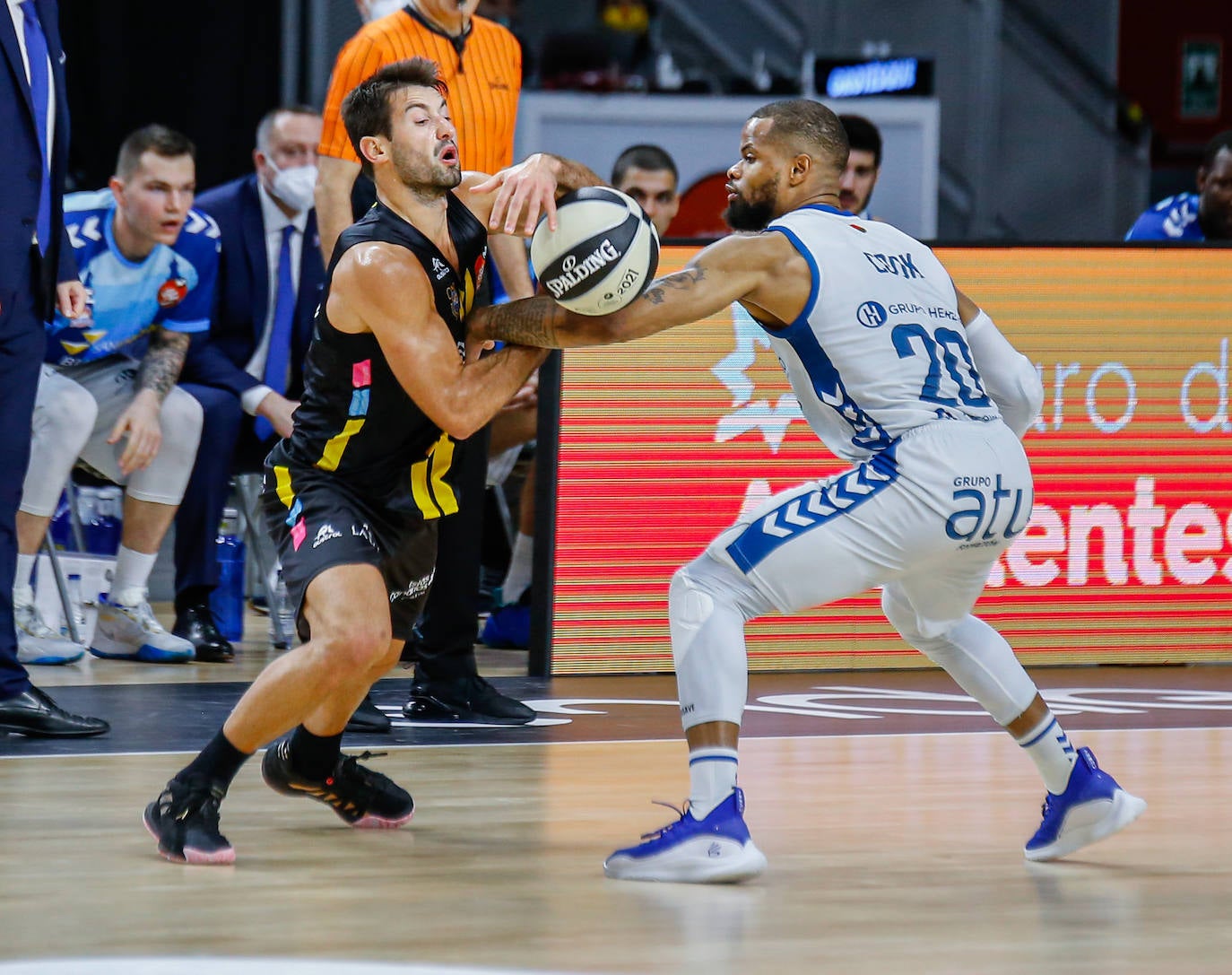 Derrota de los burgaleses ante el Lenovo Tenerife en su primer partido copero.