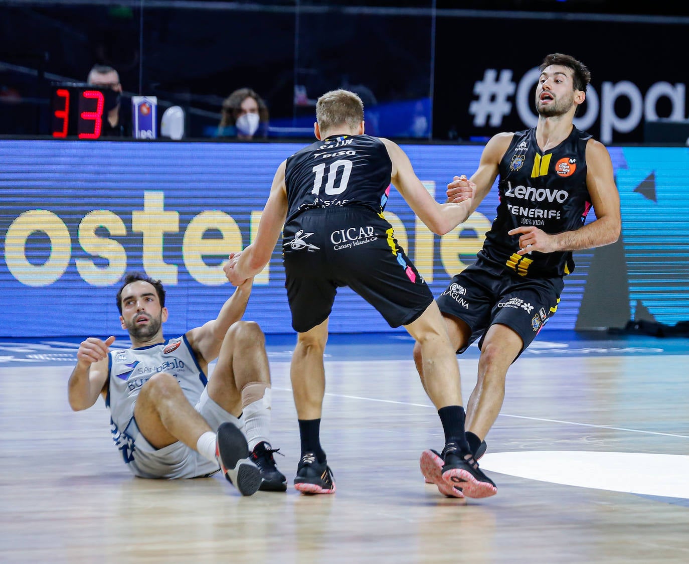 Derrota de los burgaleses ante el Lenovo Tenerife en su primer partido copero.