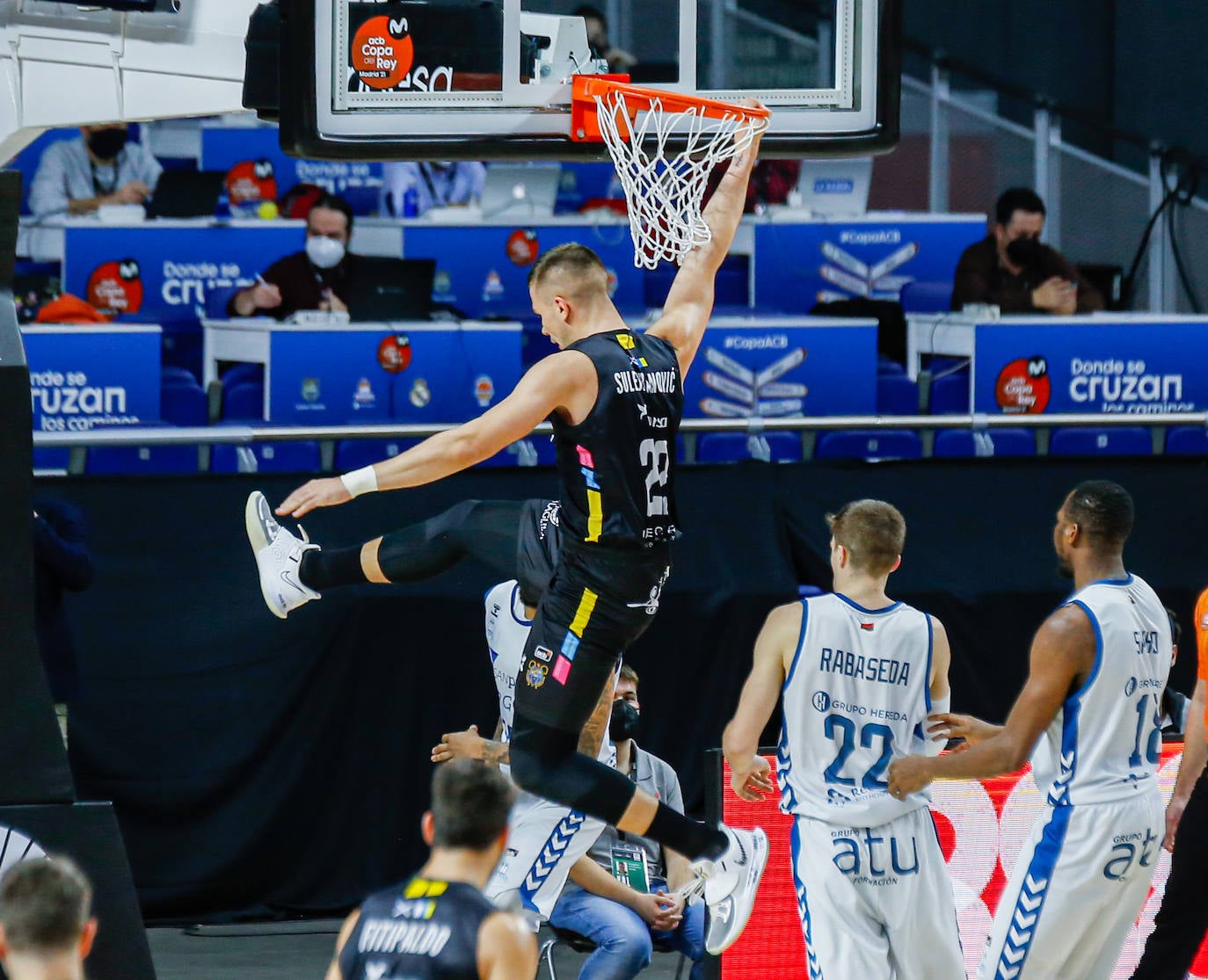 Derrota de los burgaleses ante el Lenovo Tenerife en su primer partido copero.