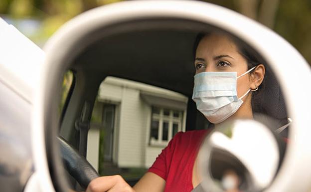 Por qué hay que seguir usando la mascarilla en el coche