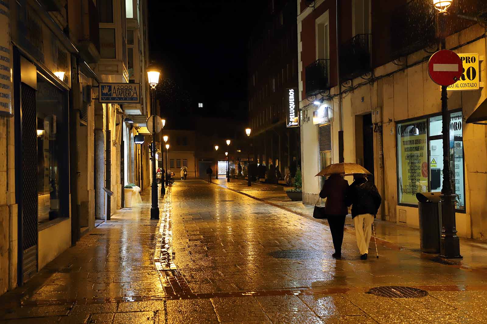 Fotos: La lluvia desluce la primera tarde sin toque de queda a las 20:00