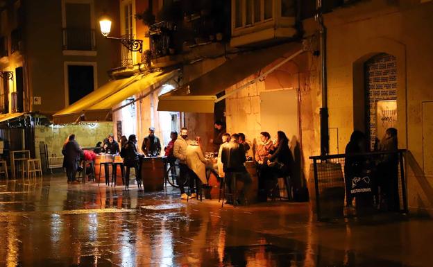 El cierre de la hostelería y el comercio sustituye al toque de queda a las 20:00