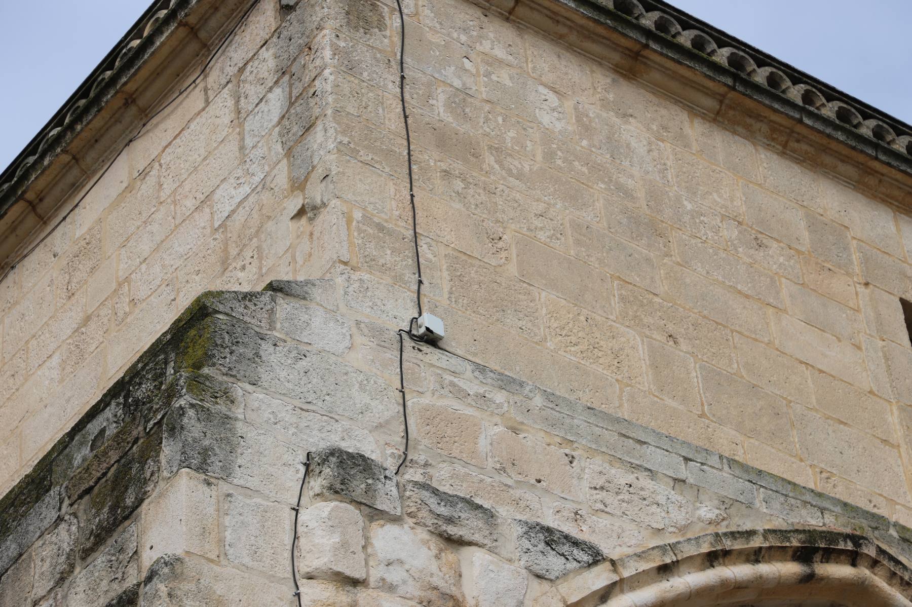 Fotos: Cables y registros eléctricos incumplen la normativa en la Catedral de Burgos