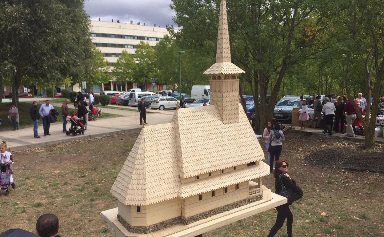 Maqueta del templo que se presentó cuando se puso la primera piedra en 2017.