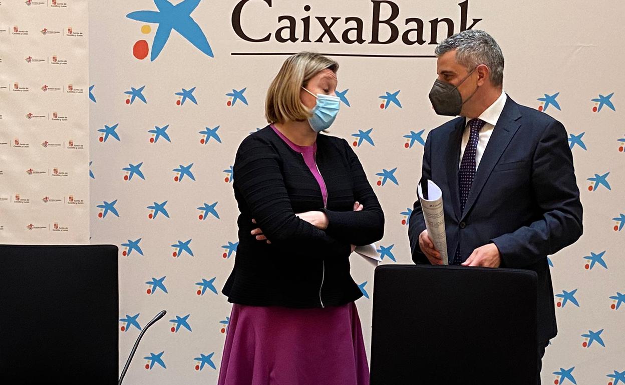 lLmilia e Igualdad de Oportunidades, Isabel Blanco, y el director territorial de CaixaBank, Marc Benhamou.