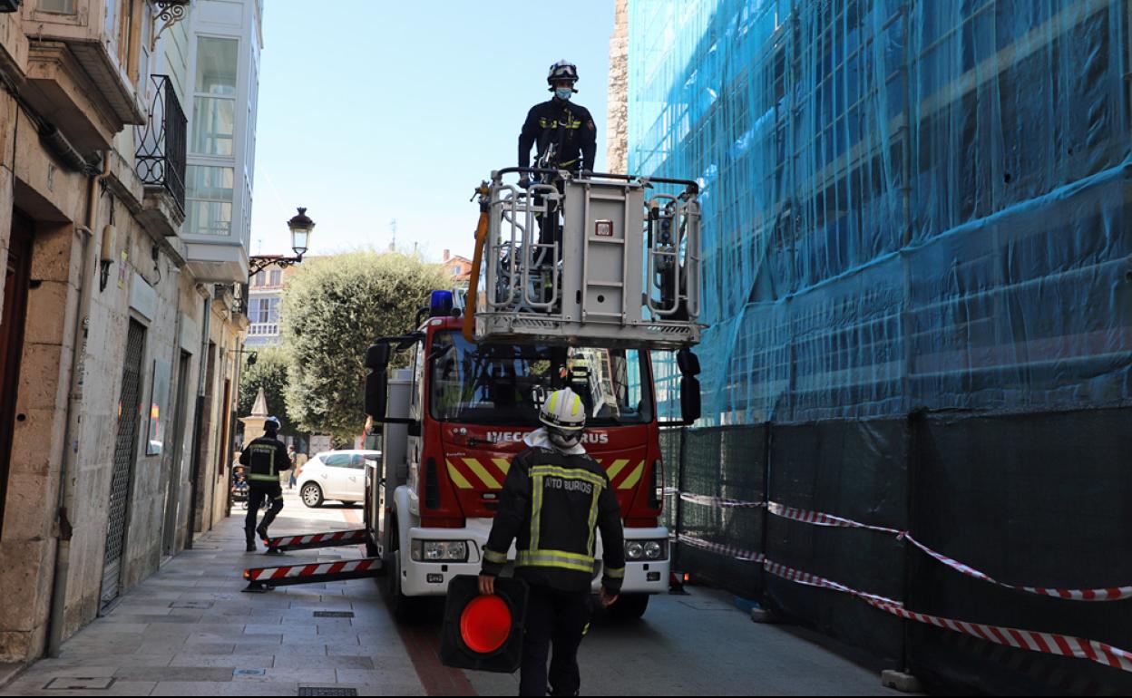 Intervención de los Bomberos de Burgos con motivo del viento.