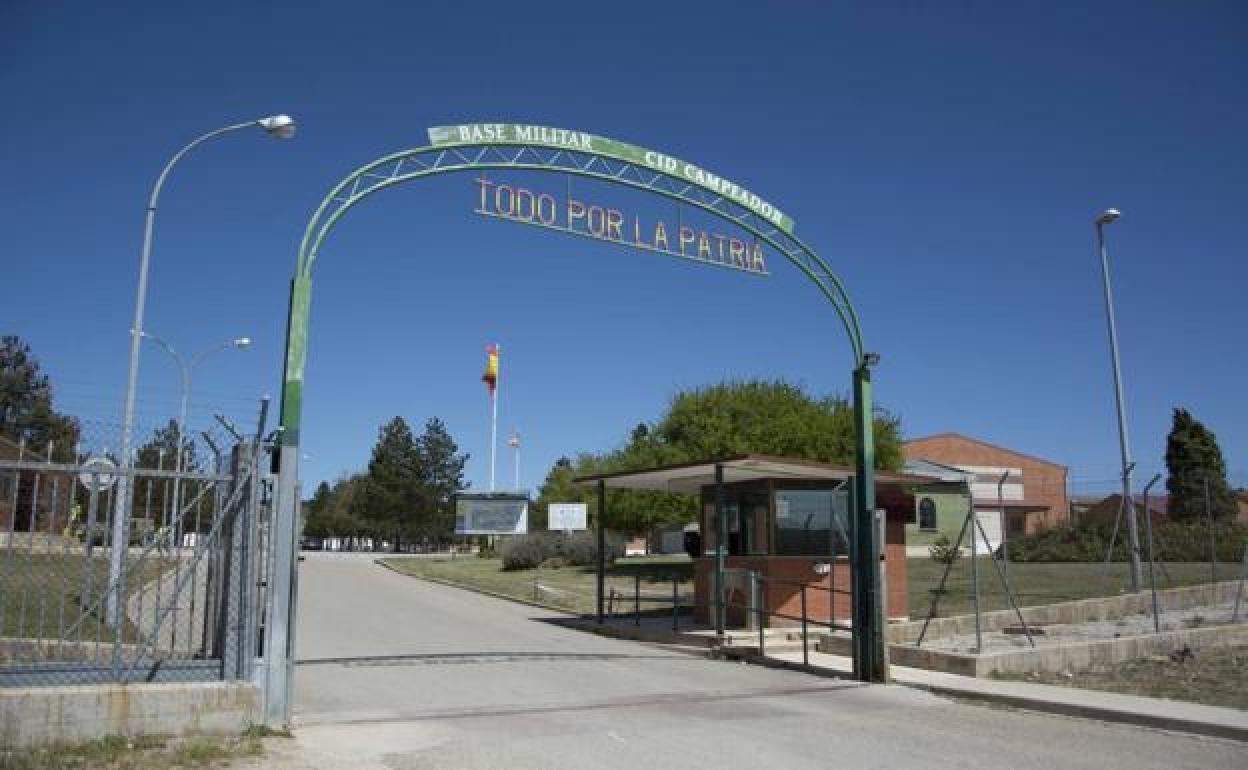 Entrada principal a la base militar de Castrillo del Val. 