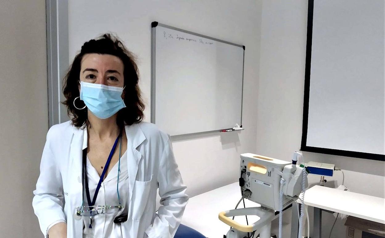 La neuróloga Esther Cubo en el HUBU.