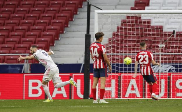 Benzema mantiene las espadas en alto