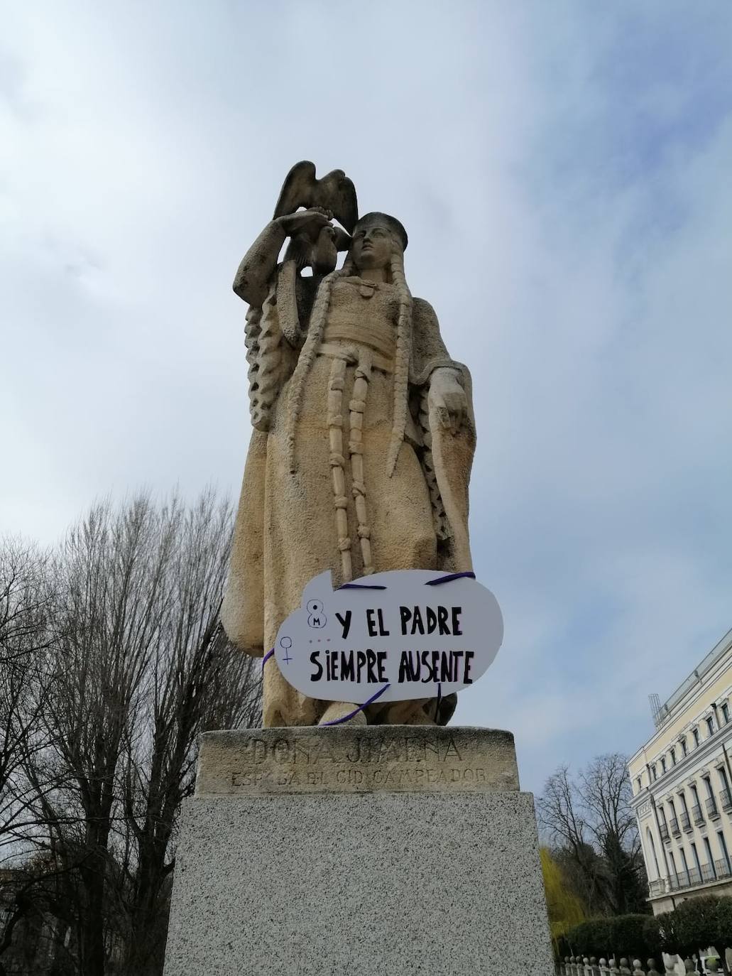 Fotos: Carteles con los que ha amanecido Burgos este domingo