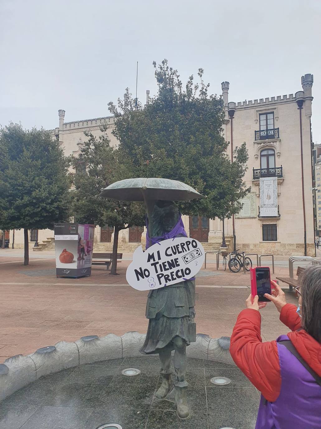 Fotos: Carteles con los que ha amanecido Burgos este domingo