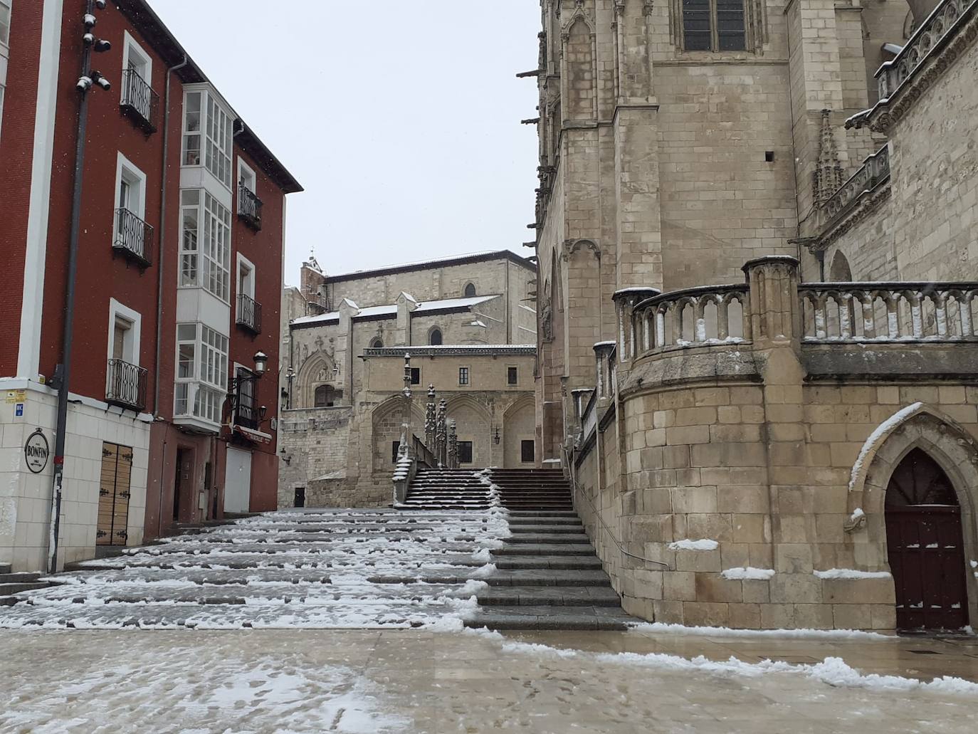 Fotos: La nieve toma el centro de Burgos