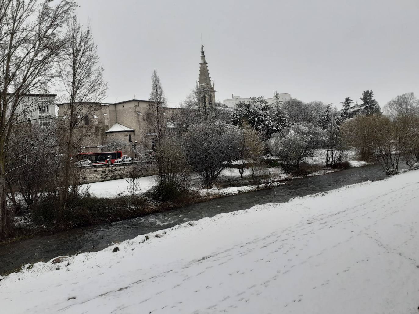 Fotos: La nieve toma el centro de Burgos